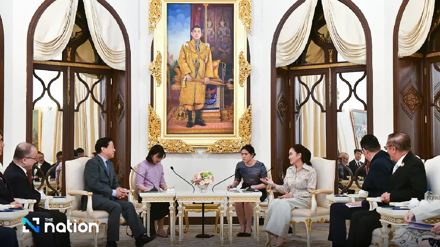 China’s ambassador calls on PM, donates THB7.2 billion for flood relief China’s ambassador calls on PM, donates THB7.2 billion for flood relief