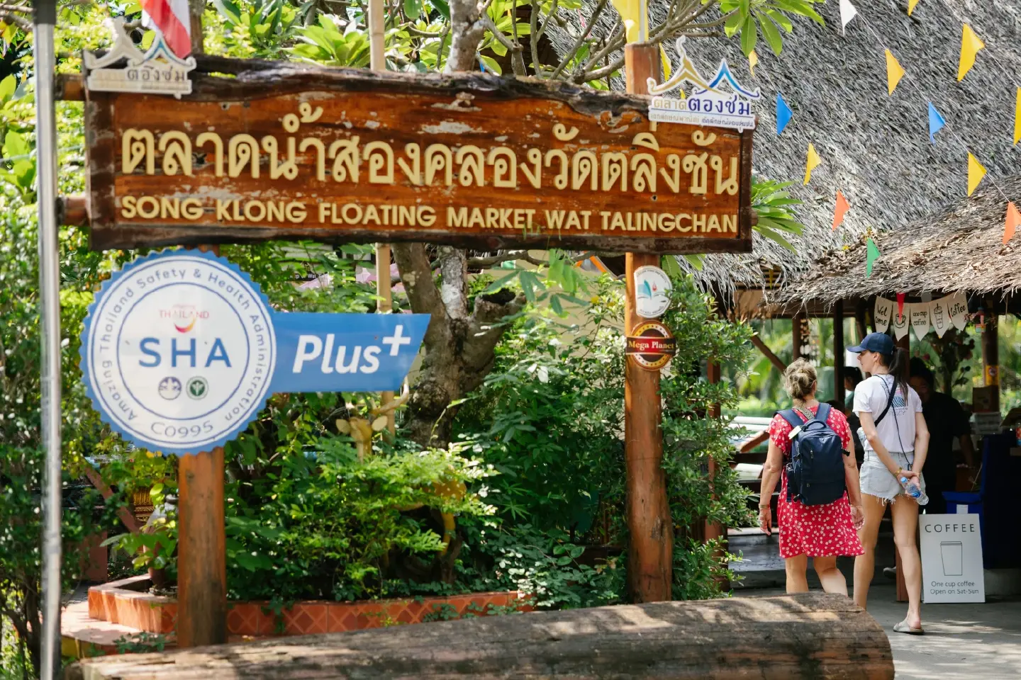 Discover Thai culture at Song Khlong Floating Market, a Taling Chan gem!