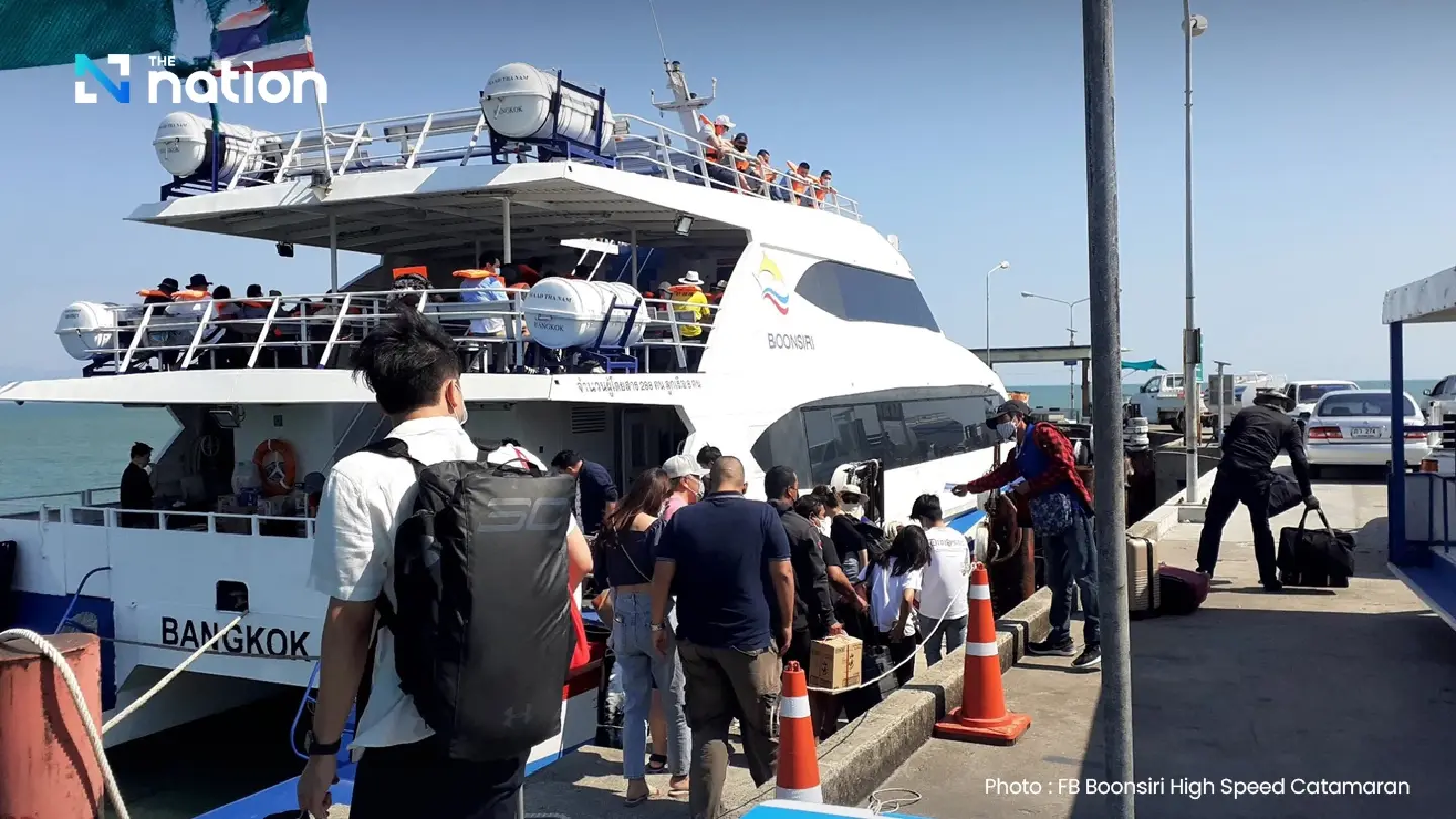 Thousands of tourists flock to 2 islands off Trat during long weekend