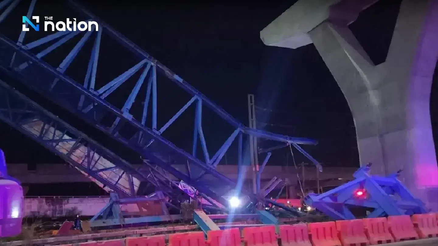 Two killed as construction crane collapses on Rama II Road Two killed as construction crane collapses on Rama II Road