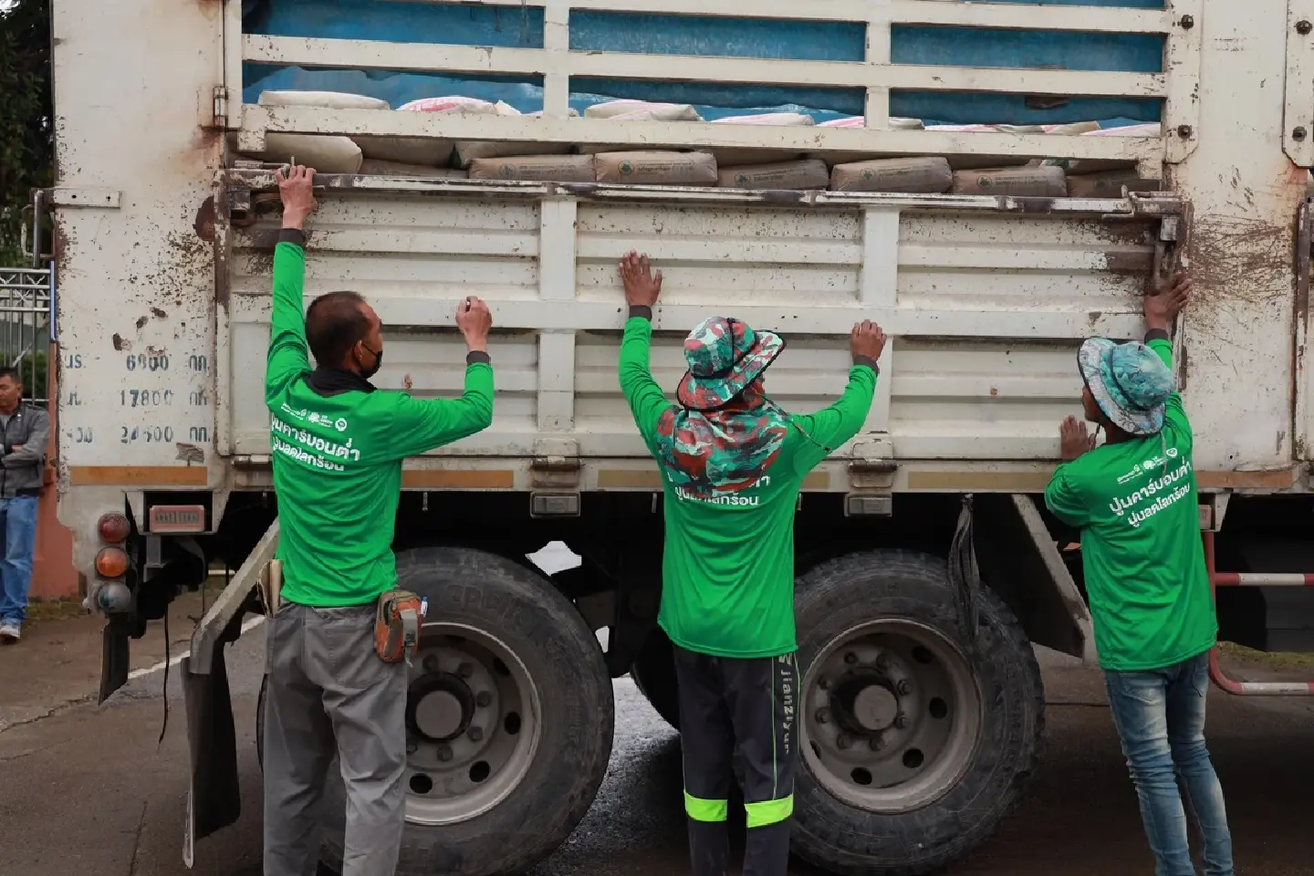 Asia Cement donated 113 tons of cement for flood aid in Phayao and Chiang Rai