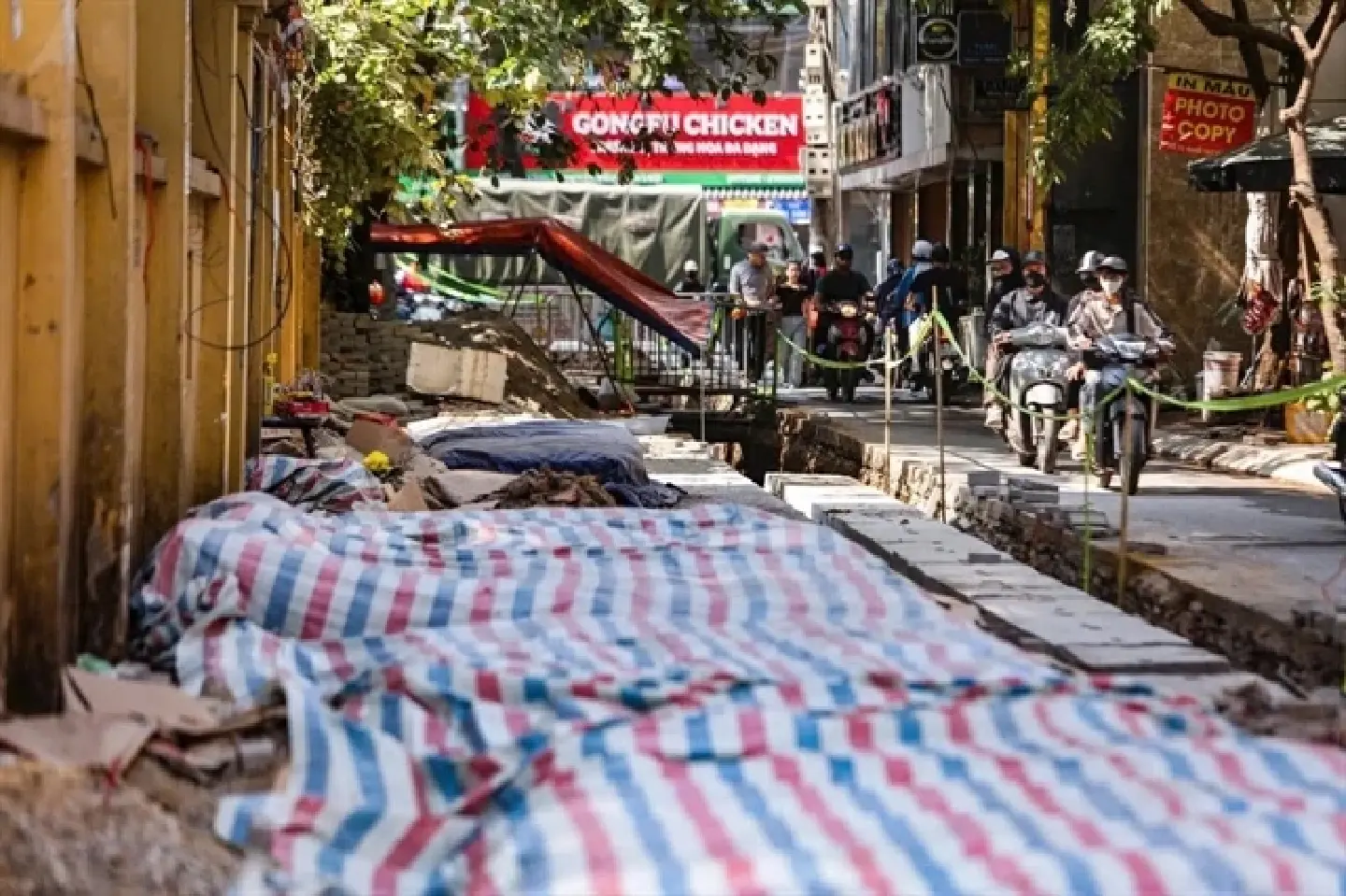 Over 100 skeletons discovered during drainage construction in Hanoi Over 100 skeletons discovered during drainage construction in Hanoi