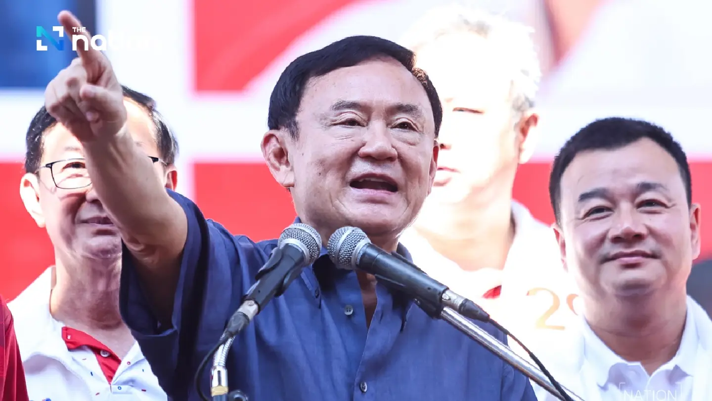 Thaksin rallies Udon Thani voters with promise of 10,000-baht handout