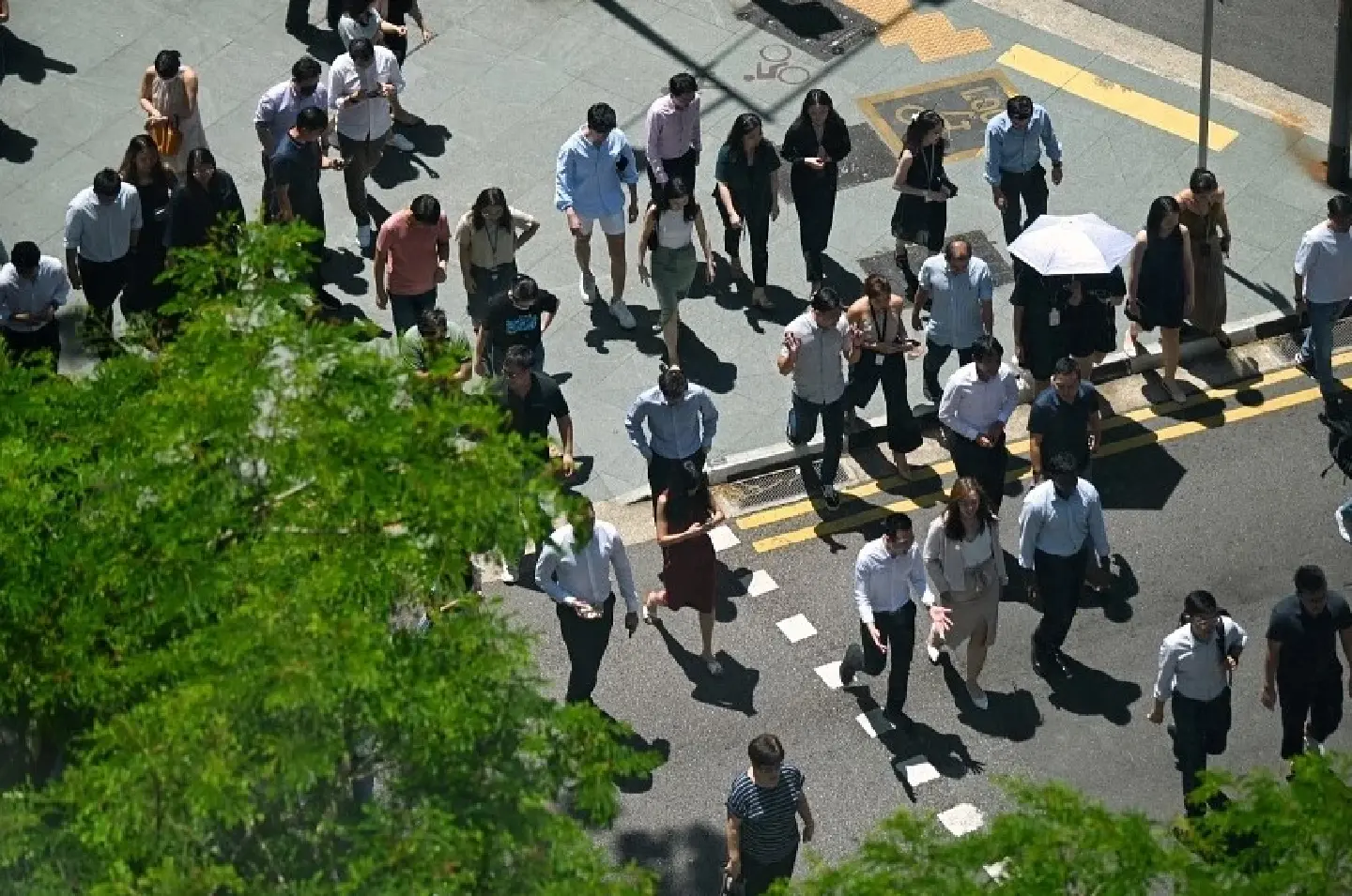 Singapore civil servants to get 1.05-month bonus; juniors get extra $600 Singapore civil servants to get 1.05-month bonus; juniors get extra $600