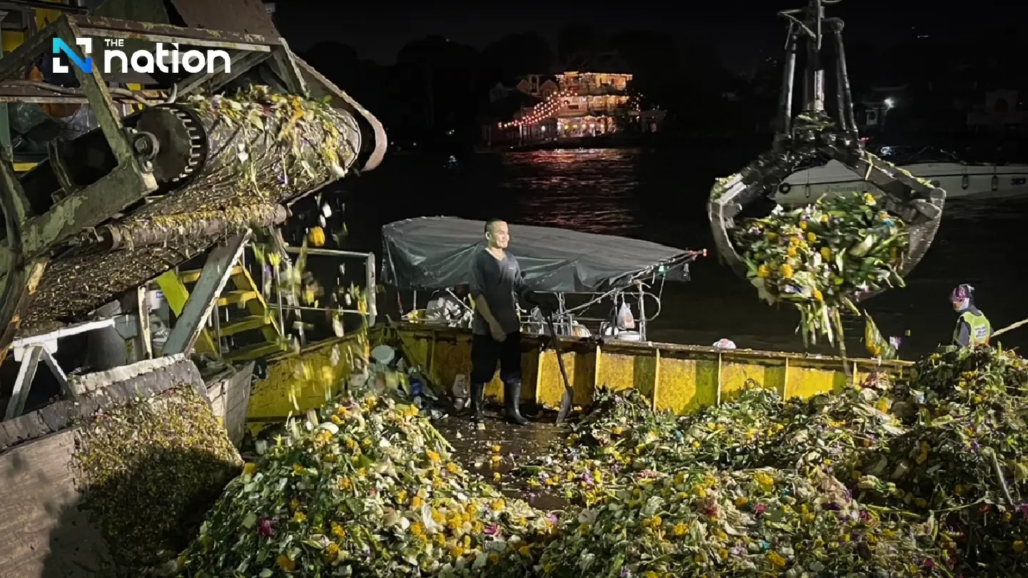 Less Loy Krathong garbage fished out of Bangkok waters this year Less Loy Krathong garbage fished out of Bangkok waters this year