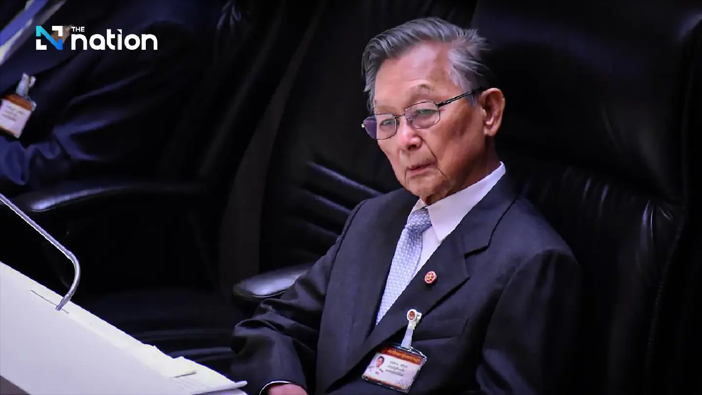 Chuan slams govt over Thaksin’s lenient treament Chuan slams govt over Thaksin’s lenient treament