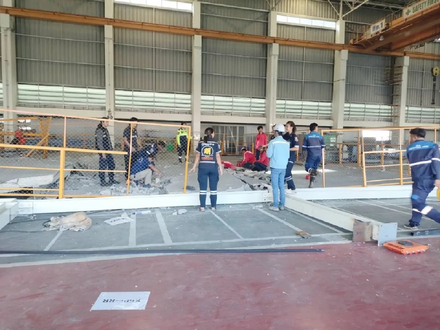 Update: All five workers crushed to death in factory collapse Update: All five workers crushed to death in factory collapse