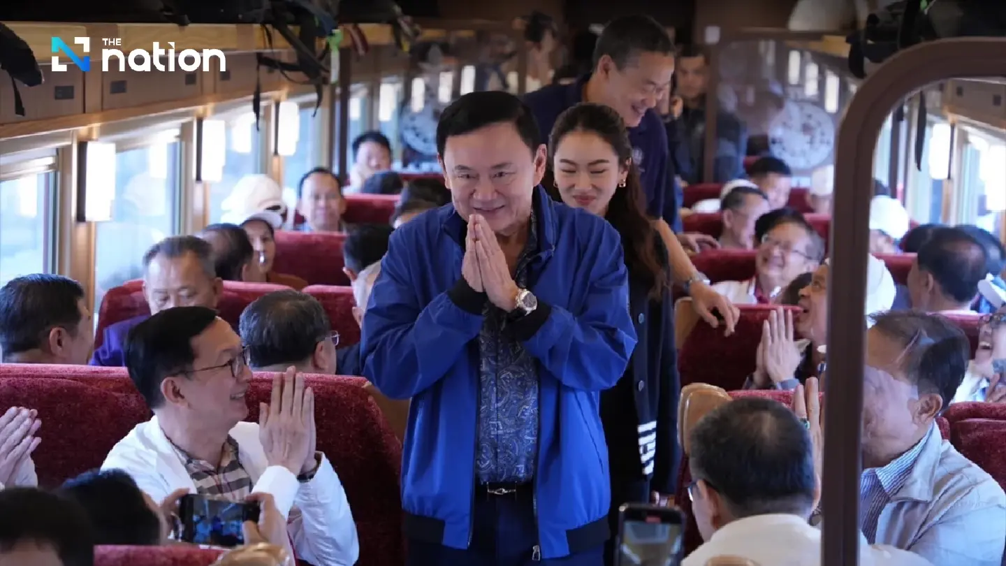 Thaksin joins Pheu Thai train trip to seaside seminar Thaksin joins Pheu Thai train trip to seaside seminar