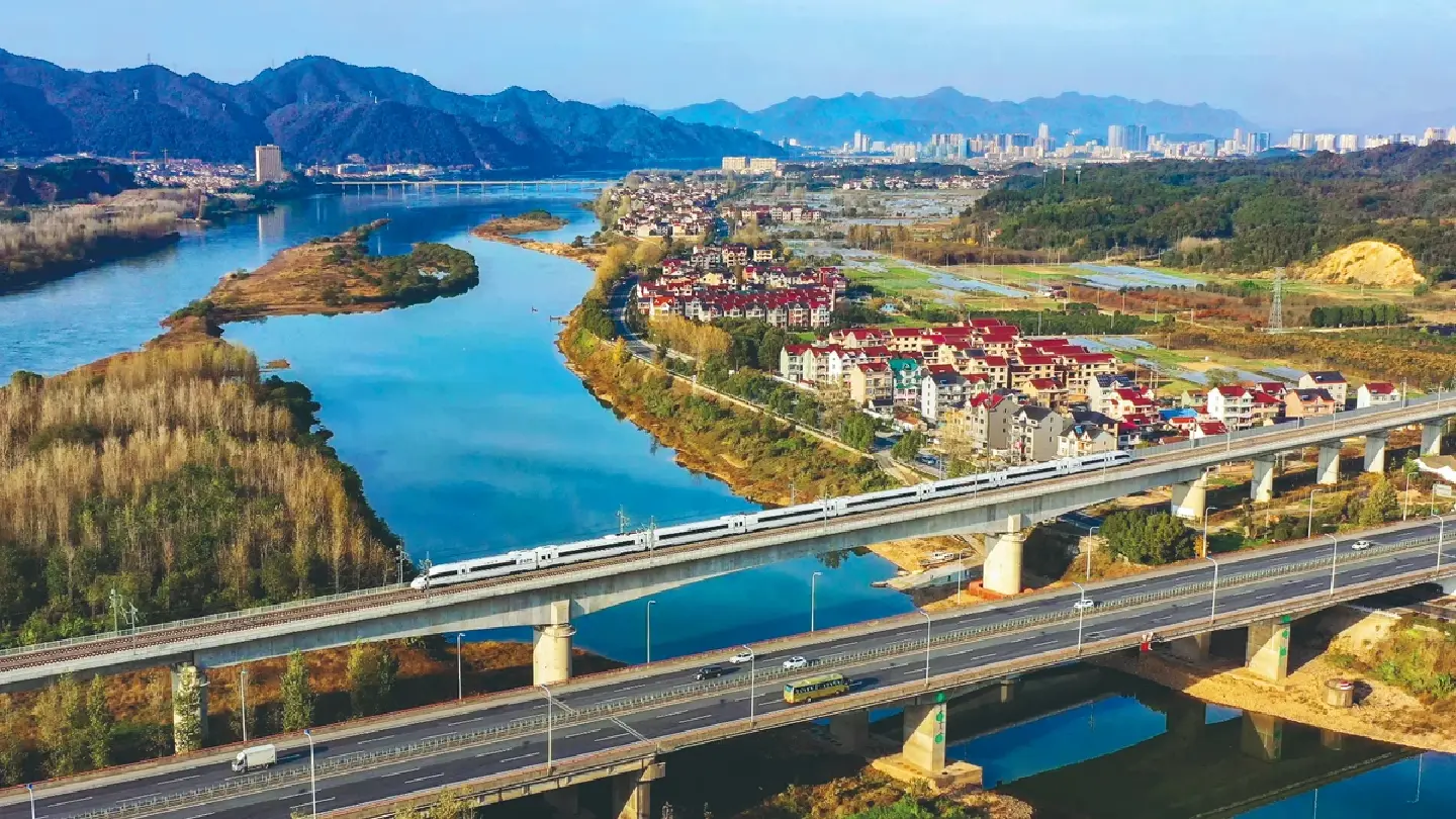 China's operating high-speed railway hits 47,000 km