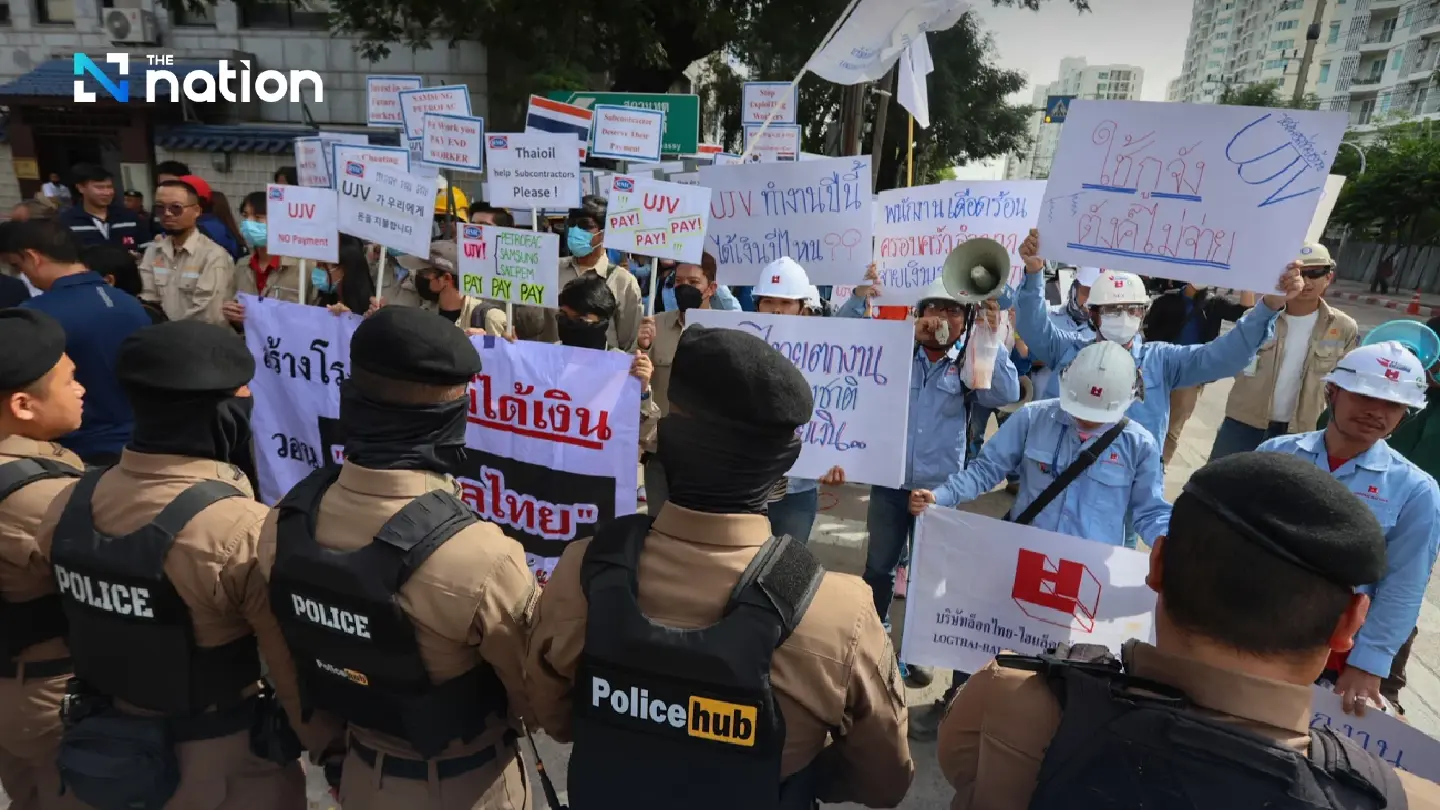 Workers rally over THB6 billion payment default in Thai Oil project Workers rally over THB6 billion payment default in Thai Oil project