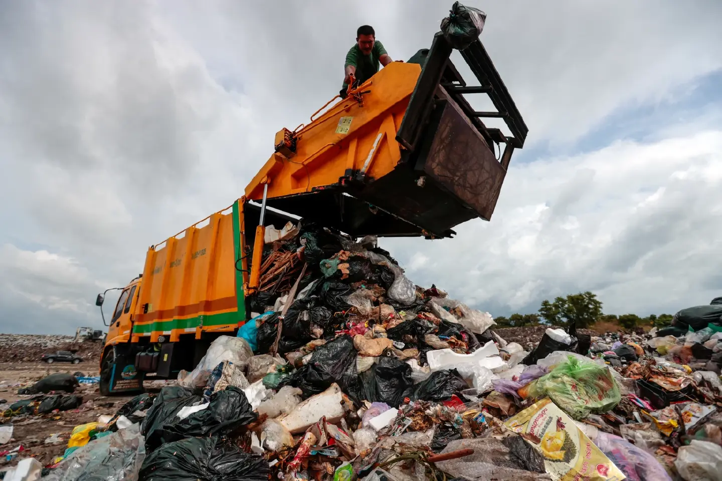 Thai resort island Phuket grapples with growing garbage crisis Thai resort island Phuket grapples with growing garbage crisis