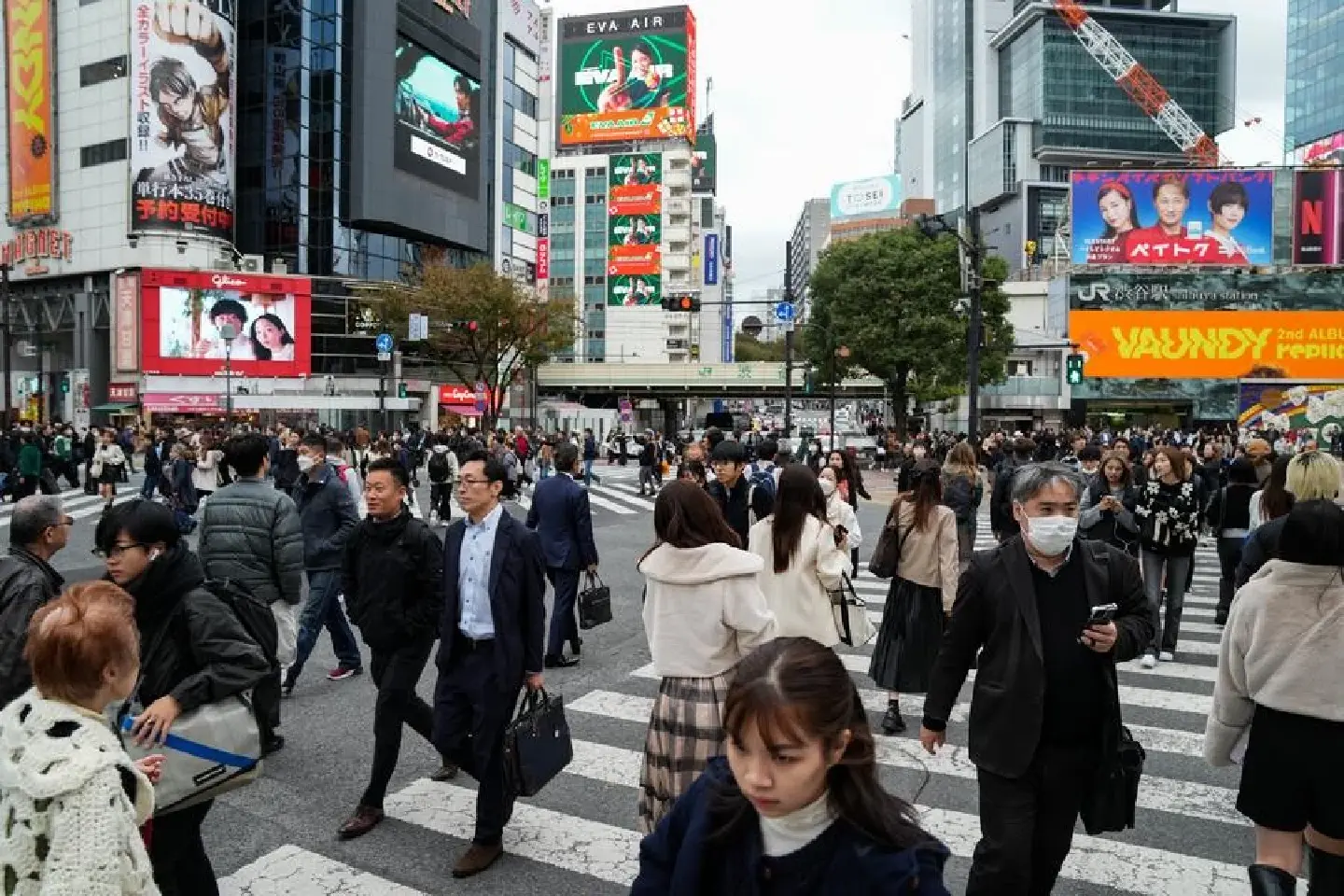 Japanese firms hire foreigners to address labour shortages Japanese firms hire foreigners to address labour shortages