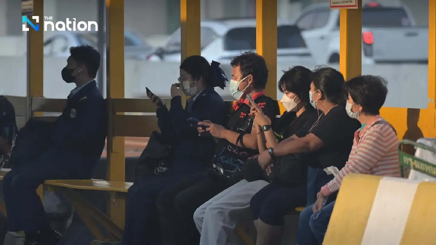 Bangkokians urged to wear facemasks as smog worsens