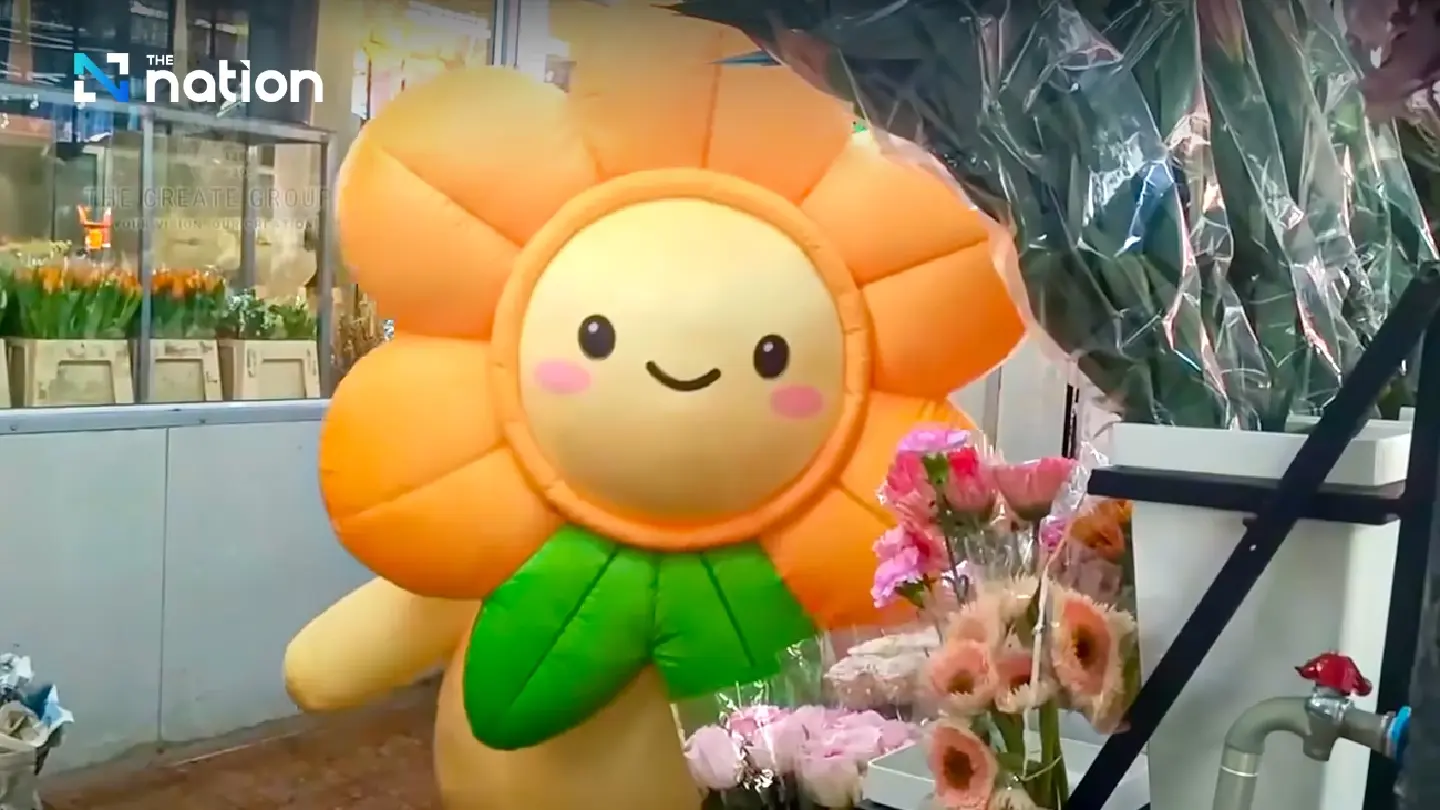 Pak Khlong Talat’s adorable sunflower mascot for BKK Design Week 2025