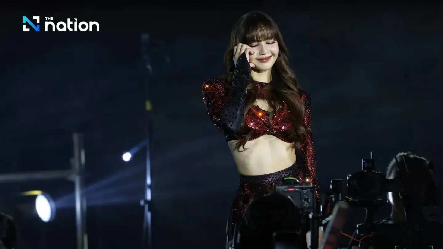Lisa Blackpink ushers in 2025 at Bangkok countdown