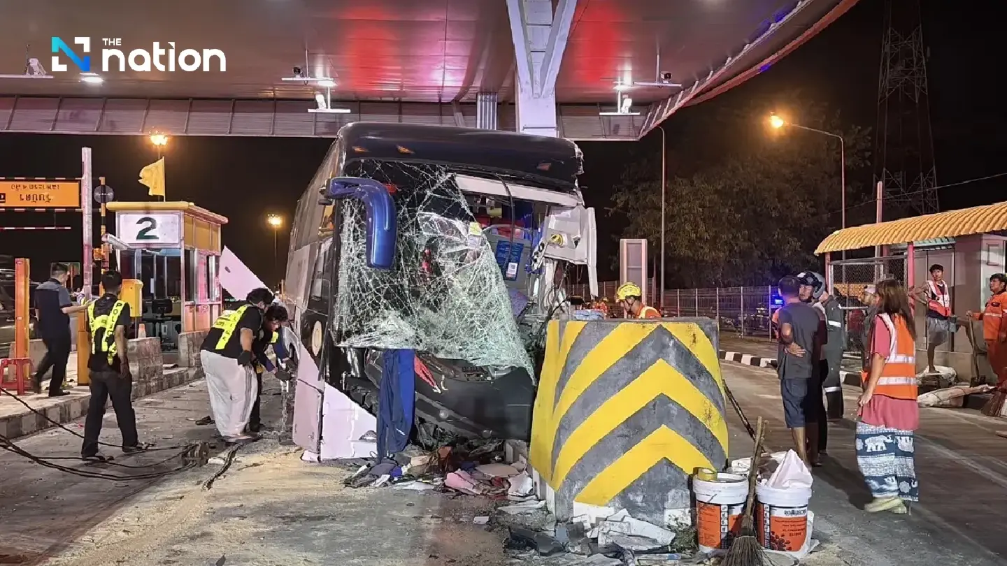 33 injured as bus carrying Russian tourists crashes into toll booth 33 injured as bus carrying Russian tourists crashes into toll booth