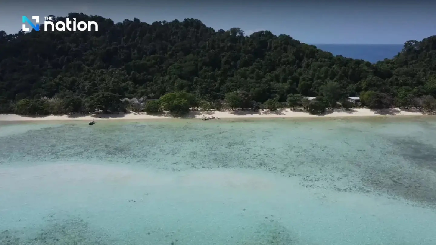 Thousands flock to Koh Kradan for long New Year holidays Thousands flock to Koh Kradan for long New Year holidays