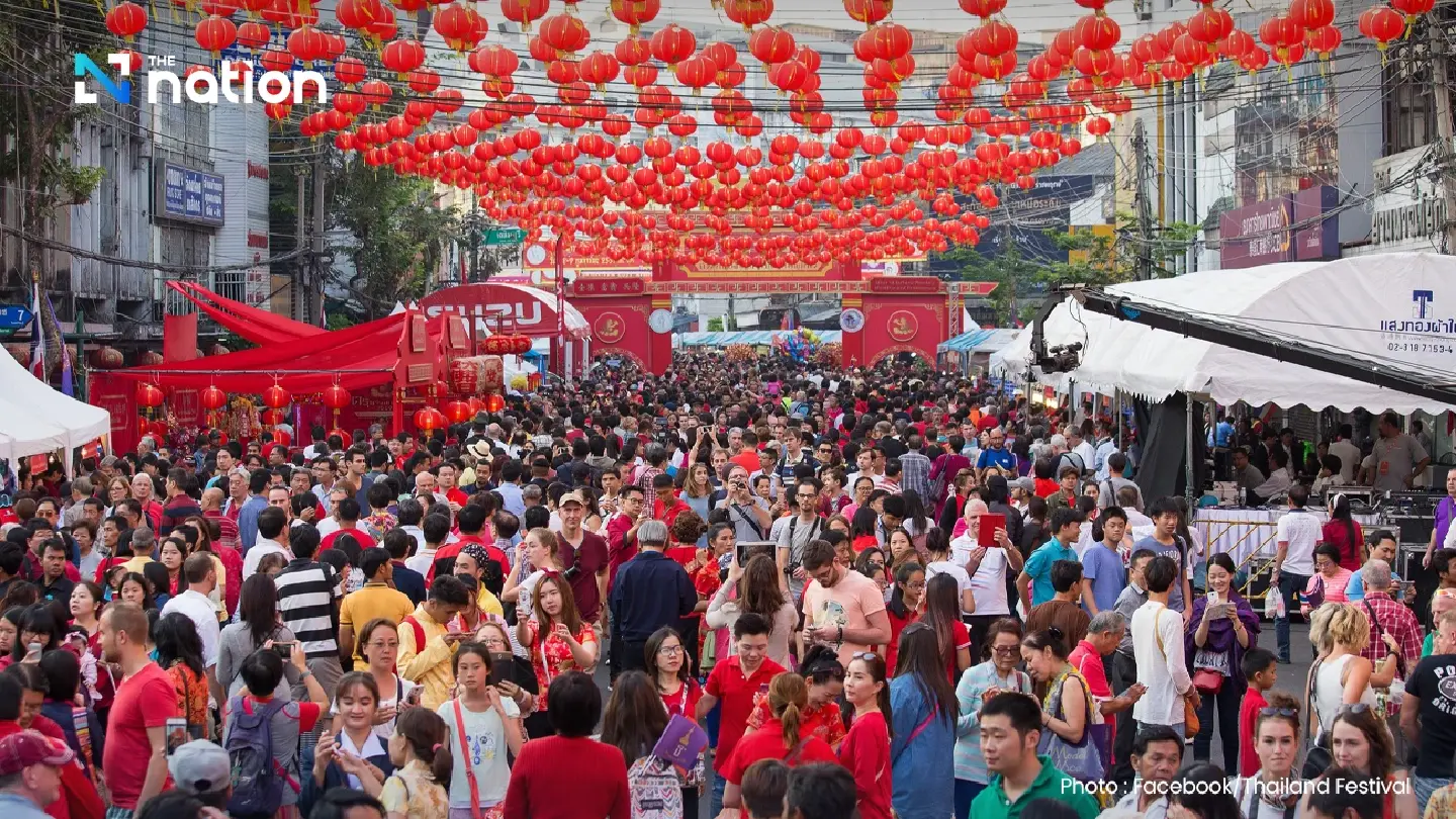 Tourists swarm Yaowarat Road for Chinese New Year