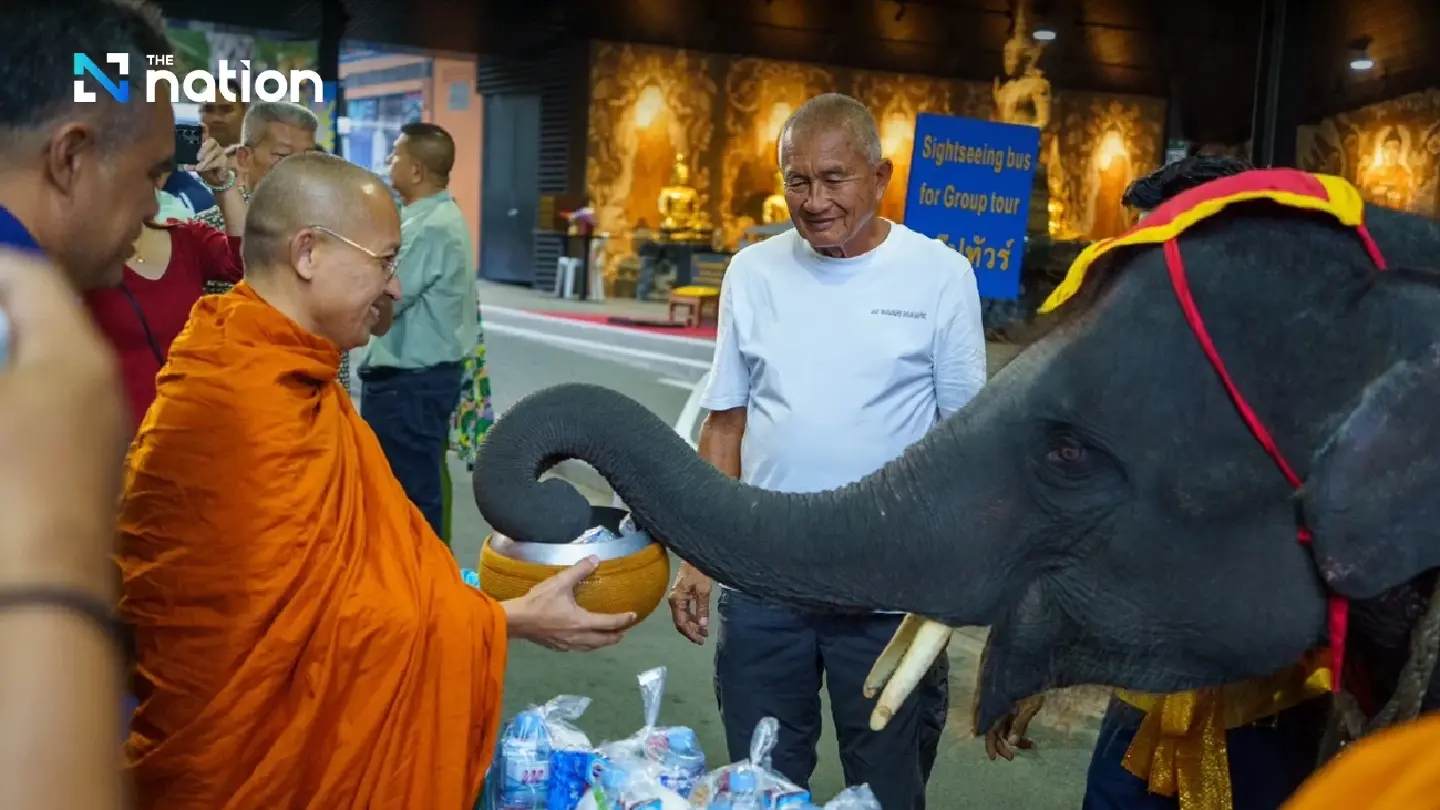 Nongnooch Garden holds alms ceremony for monks to mark New Year