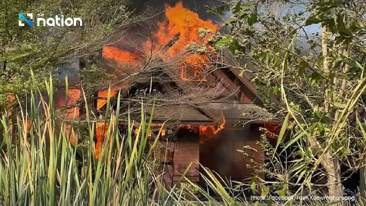 Fire destroys 100-million-baht wooden house in Lop Buri