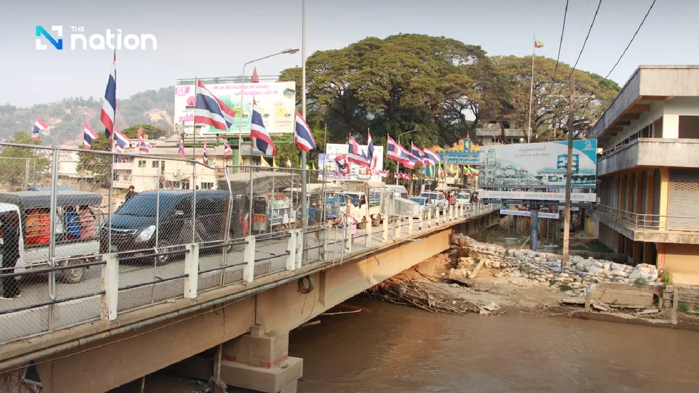 Phayathonsu residents fear Thai power cut, stock up on fuel, generators