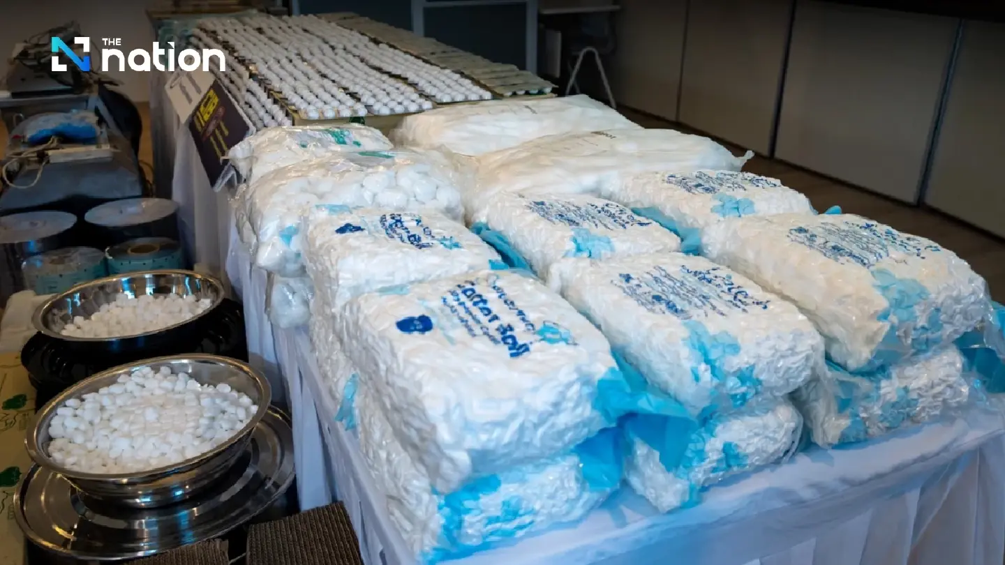 Police raid unlicenced medical supply factory in Nonthaburi Police raid unlicenced medical supply factory in Nonthaburi