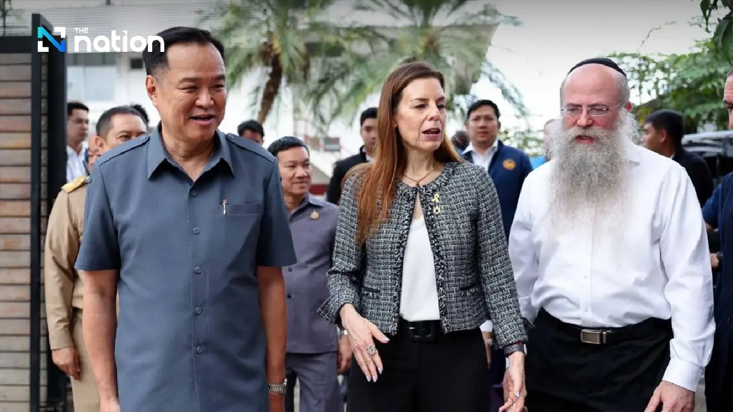 Anutin visits Pai, denies Israeli tourists taking over, calls claims exaggerated