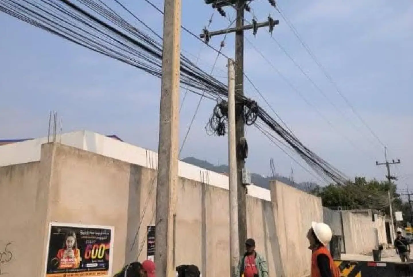 Authorities plan to reduce power supply to restaurants and hotels in Tachilek Authorities plan to reduce power supply to restaurants and hotels in Tachilek