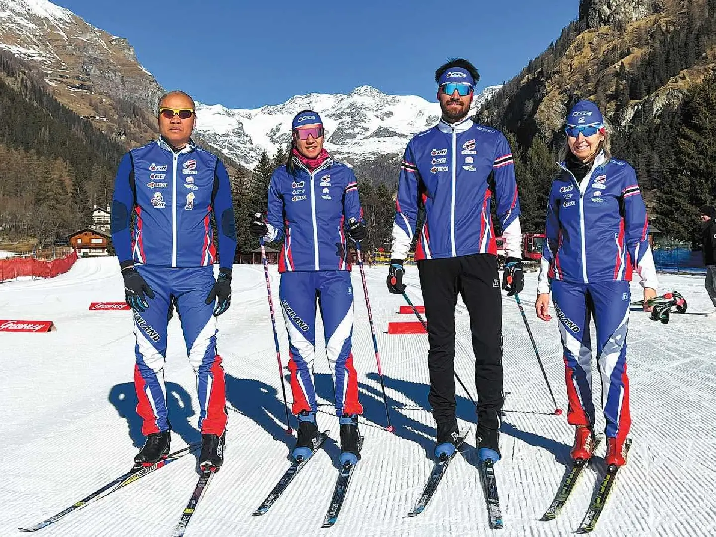 Family Thais drive cross-country skier Family Thais drive cross-country skier