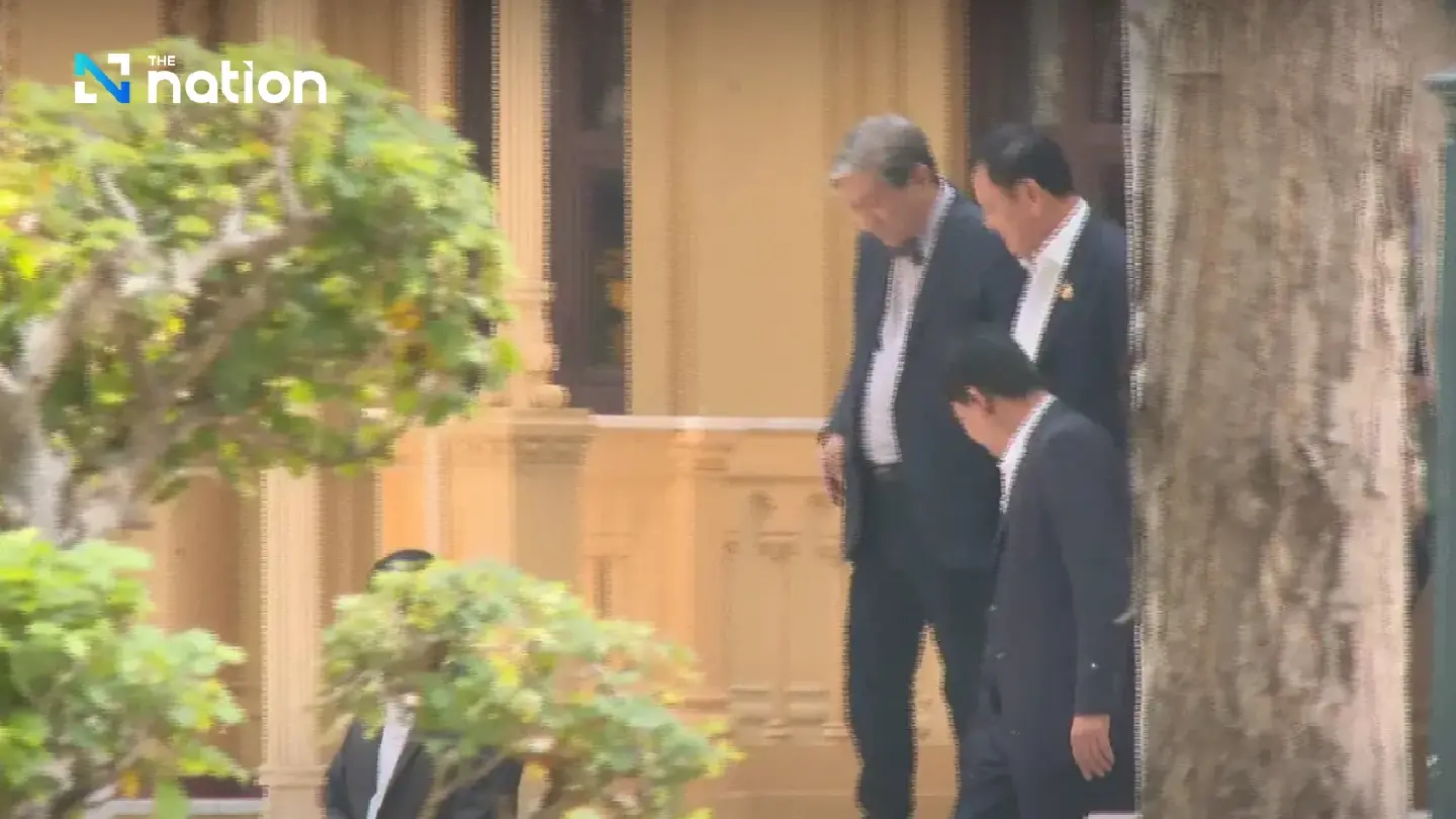 Thaksin holds meeting with PM’s advisors Thaksin holds meeting with PM’s advisors