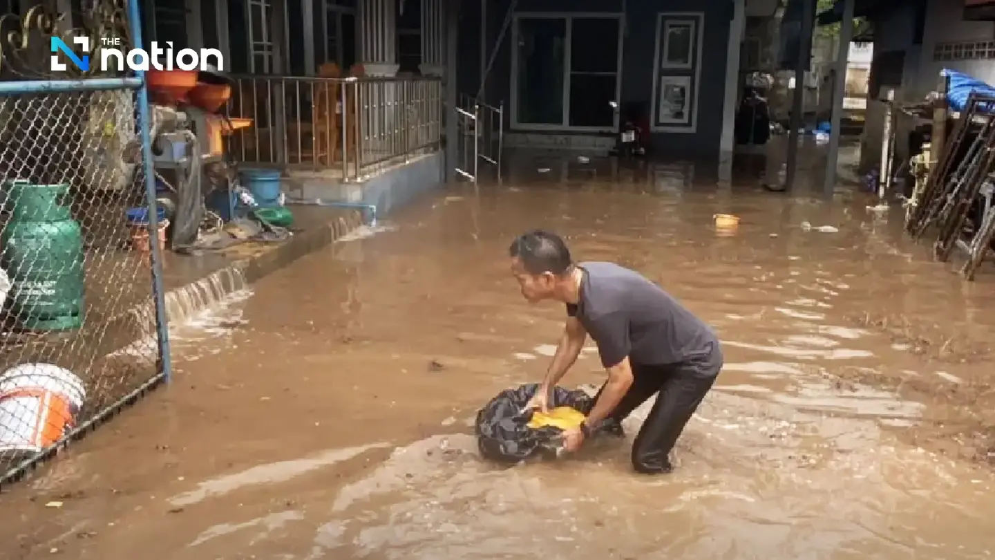 Hailstorm damages houses in Phayao province, floods a village