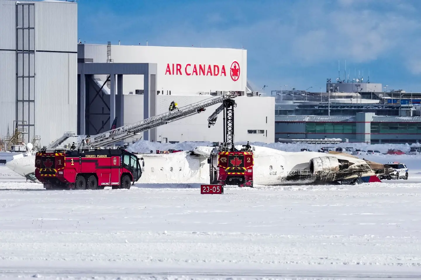 Delta plane flips upside down on landing at Toronto airport, injuring 18 Delta plane flips upside down on landing at Toronto airport, injuring 18