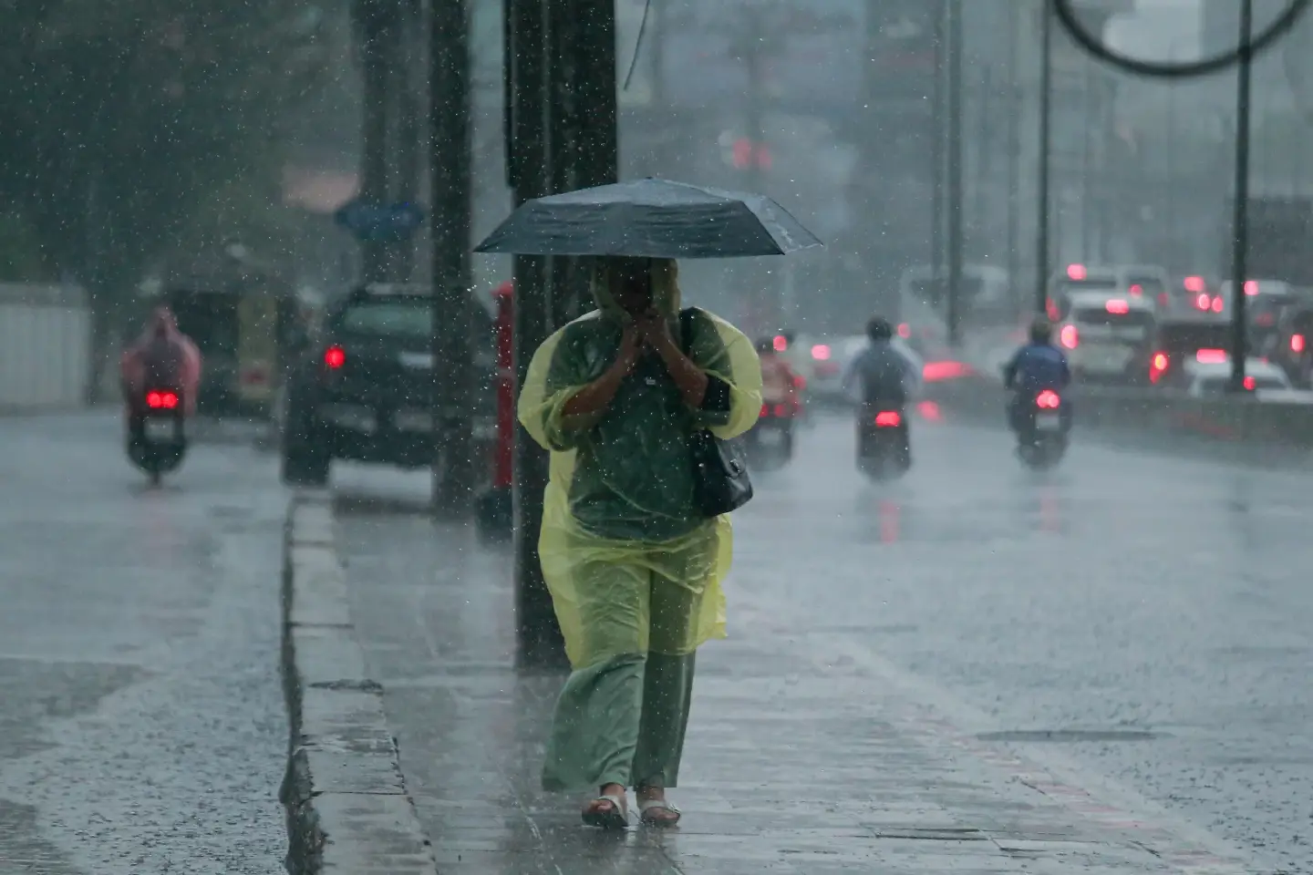 Rain is here! 30% chance of rain, strong winds in Bangkok and upper Thailand