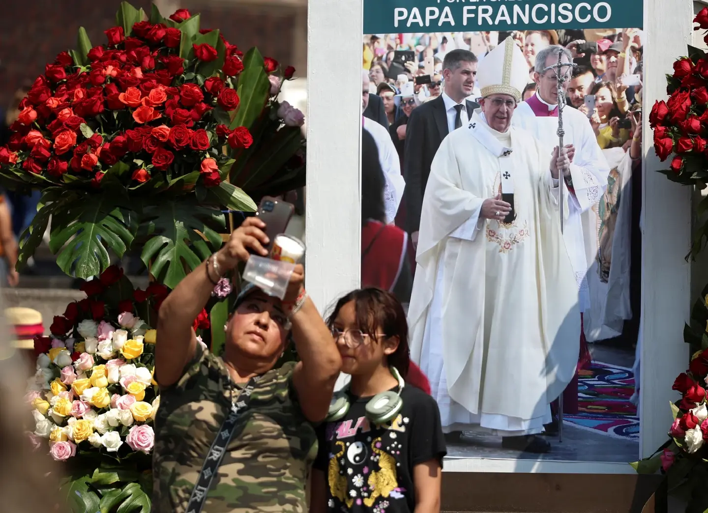 Pope Francis remains critical and has 'slight' kidney issue, Vatican says Pope Francis remains critical and has 'slight' kidney issue, Vatican says