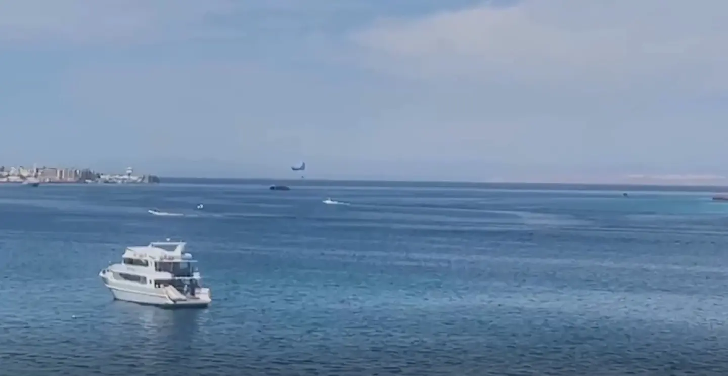 Six killed as tourist submarine carrying Russians sinks off Egypt's coast Six killed as tourist submarine carrying Russians sinks off Egypt's coast