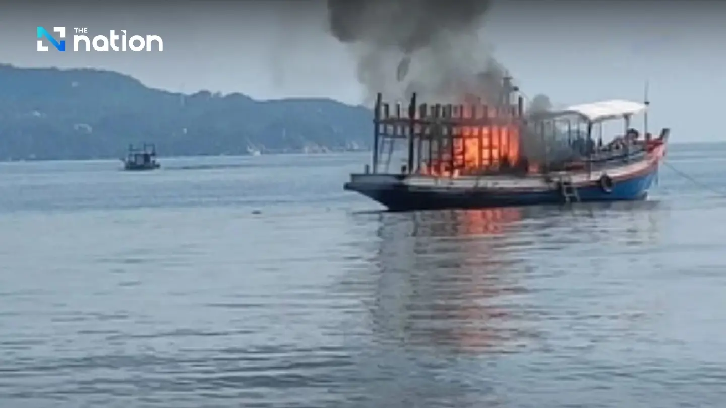 Maritime authorities respond to fire on tourist boat off Koh Tao Maritime authorities respond to fire on tourist boat off Koh Tao