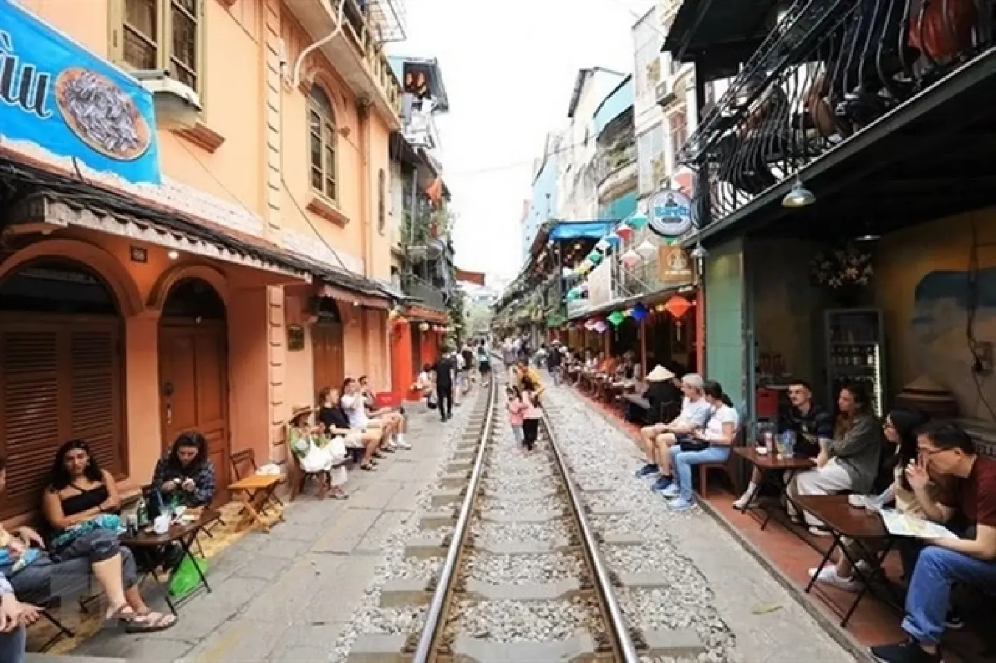 Hanoi bans tours on train street Hanoi bans tours on train street