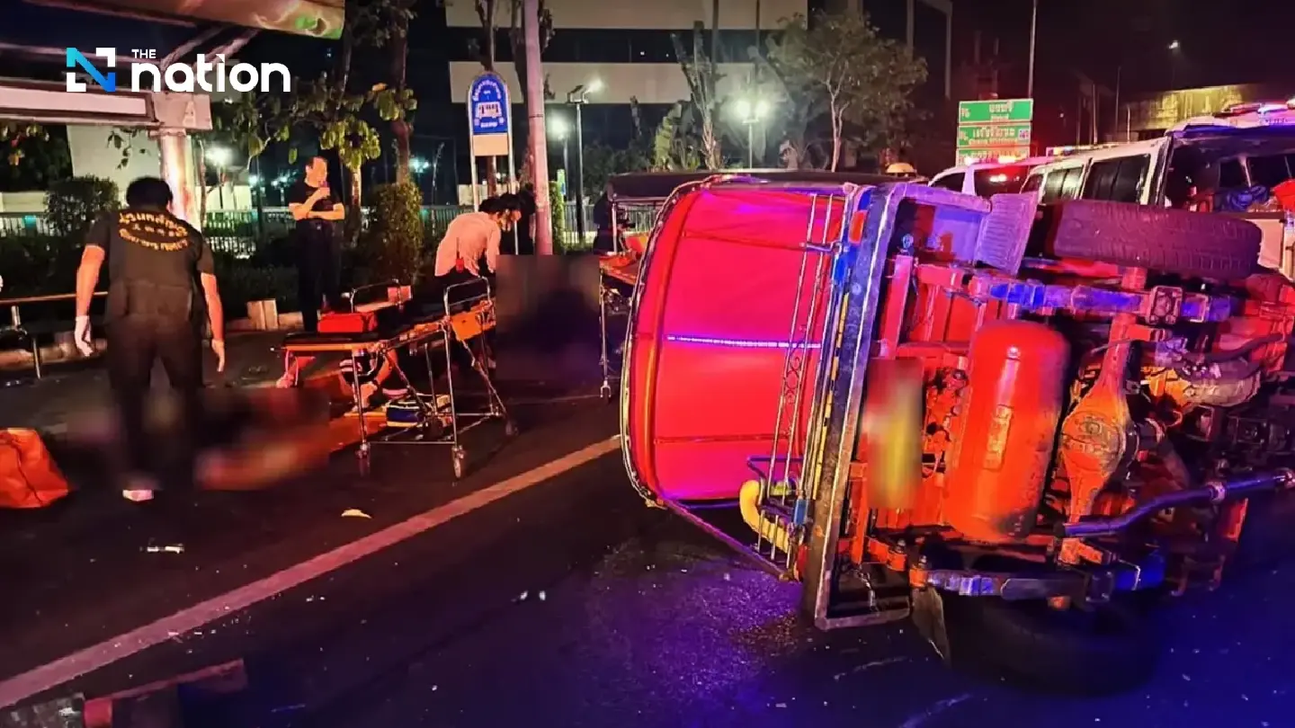 Fast and Furious: Three injured in tuk-tuk race on Bangkok road
