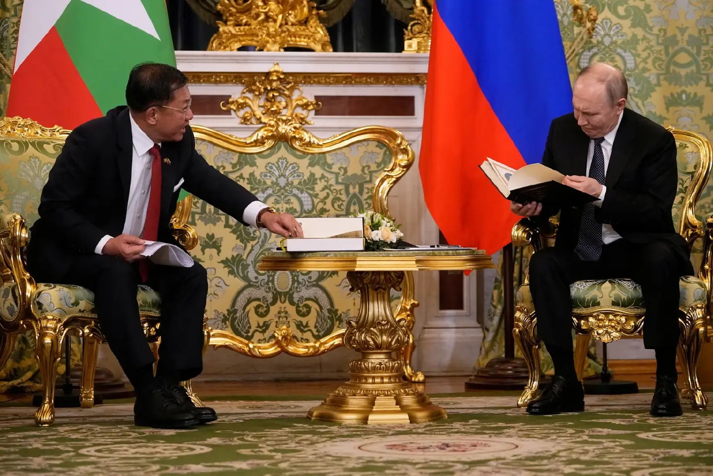 Min Aung Hlaing invites Vladimir Putin for goodwill visit to Myanmar Min Aung Hlaing invites Vladimir Putin for goodwill visit to Myanmar