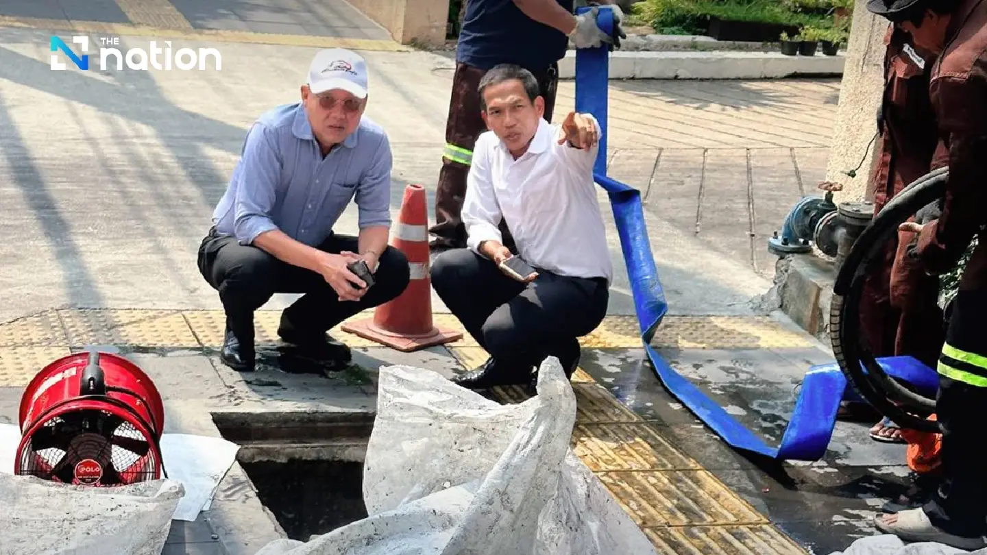 BMA deploys team to clear clogged drainage pipes on Rama IV Road