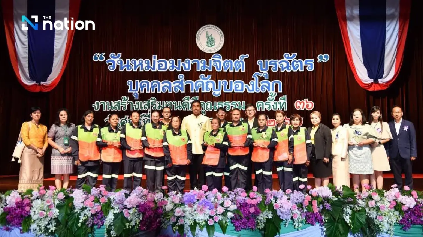 Bangkok’s Best Street Sweeper: The Quiet Heroes Keeping the City Clean