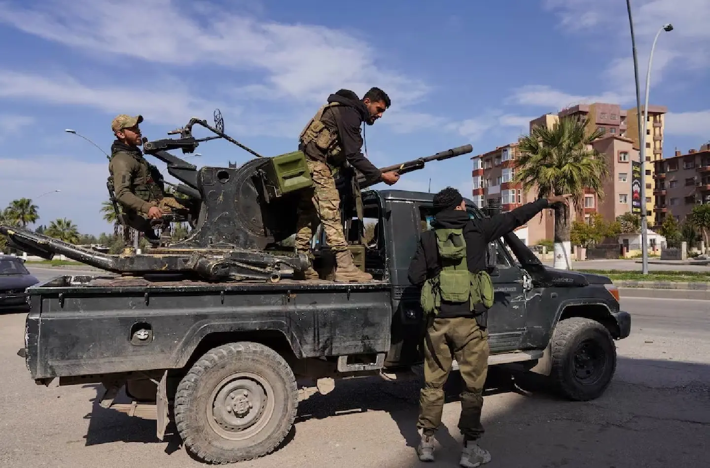 Scores killed as Syrian forces seek to crush Alawite insurgency