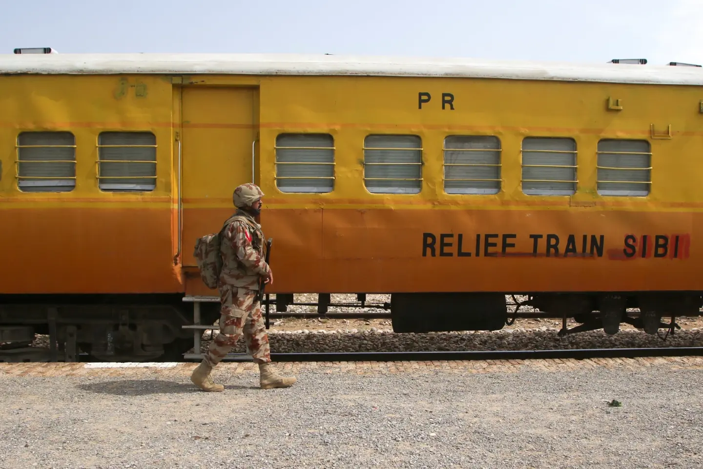Pakistan military ends train standoff; 21 hostages, 4 troops dead