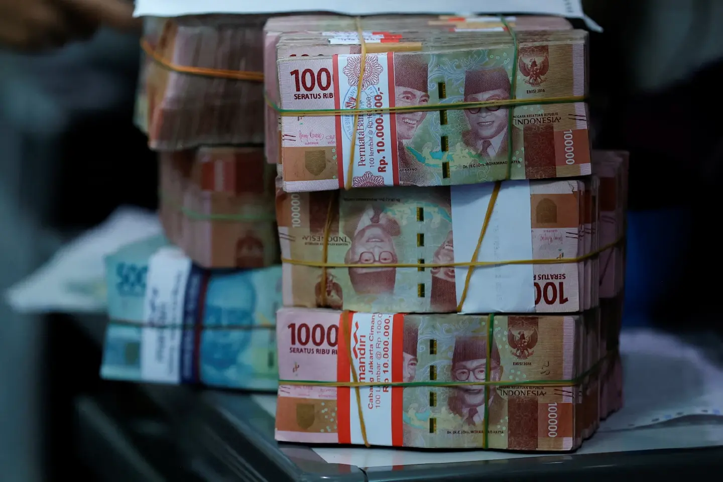 Indonesian rupiah nears record low as fiscal worries rattle investors Indonesian rupiah nears record low as fiscal worries rattle investors