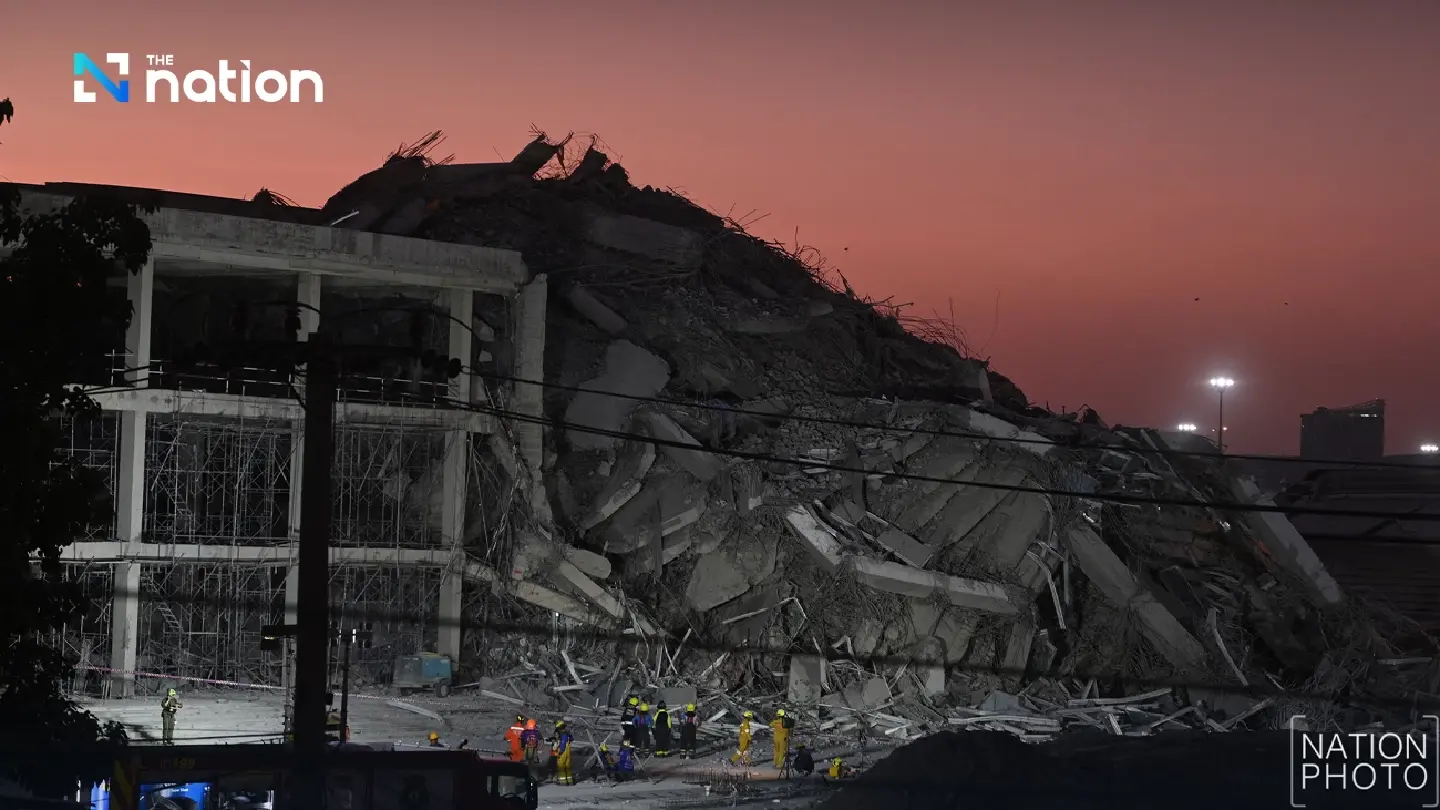 The Earth Trembled: A Chronicle of Friday's Devastating Earthquake The Earth Trembled: A Chronicle of Friday's Devastating Earthquake