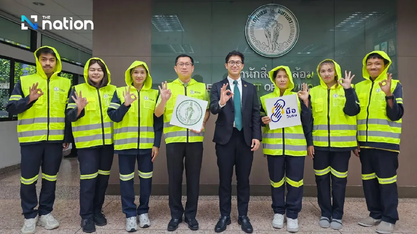 Bangkok Cleans Up with Recycled Bottle Vests for Street Sweepers