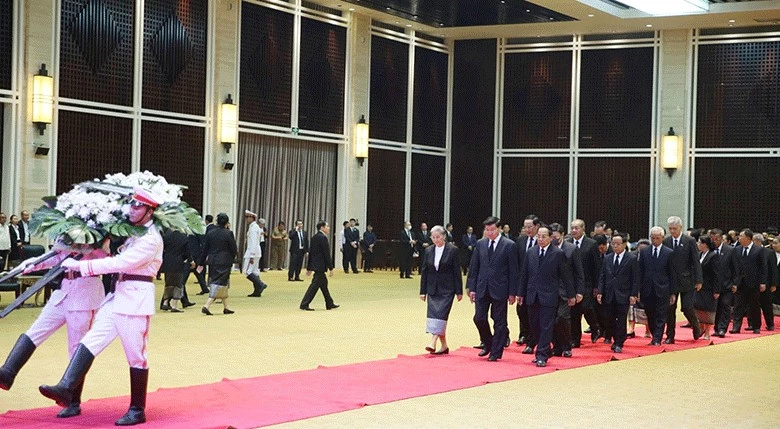Lao, Vietnamese leaders, officials pay homage to former President Khamtay Siphandone