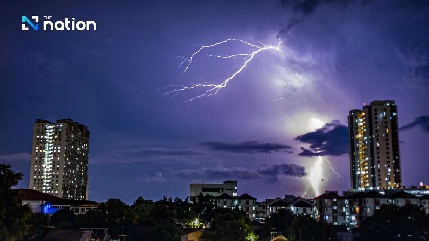 Summer storm hits Thailand: Heavy rain, Strong winds in Bangkok Summer storm hits Thailand: Heavy rain, Strong winds in Bangkok