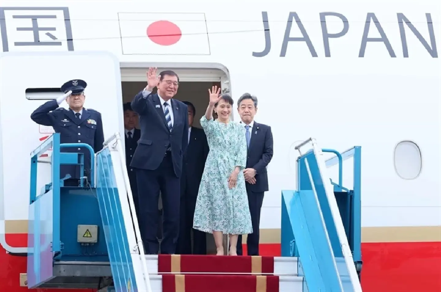 Ishiba leaves for Vietnam, Philippines Ishiba leaves for Vietnam, Philippines