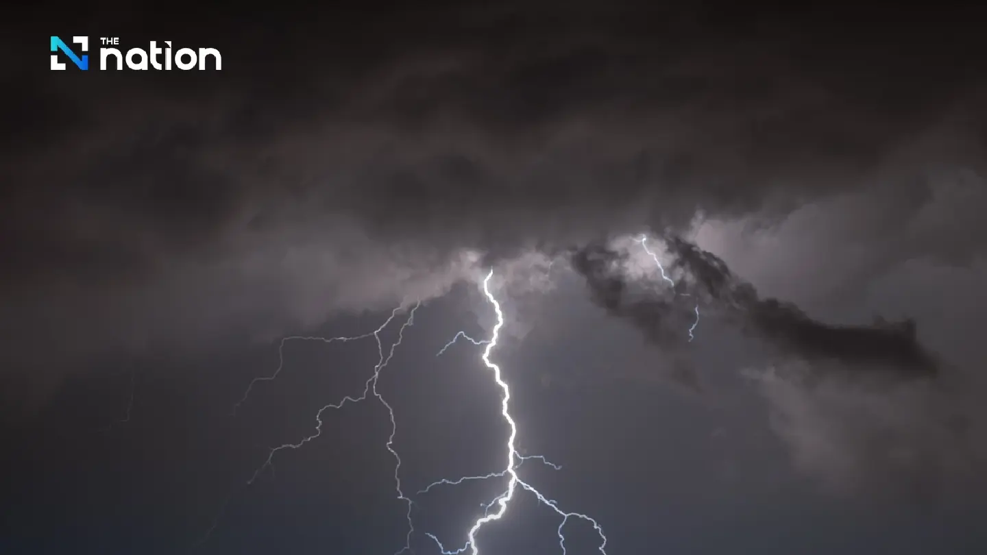 Hot weather and gusty winds sweep upper Thailand, thundershowers in the South Hot weather and gusty winds sweep upper Thailand, thundershowers in the South